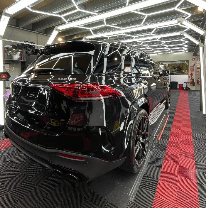 Providing ceramic coating on car in Brisbane by PDD Australia